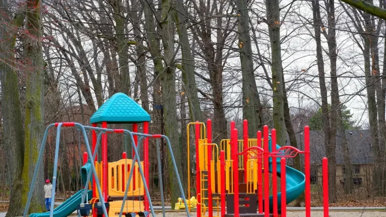Dziecko nudzi się na mszy - jak pomóc mu się skupić